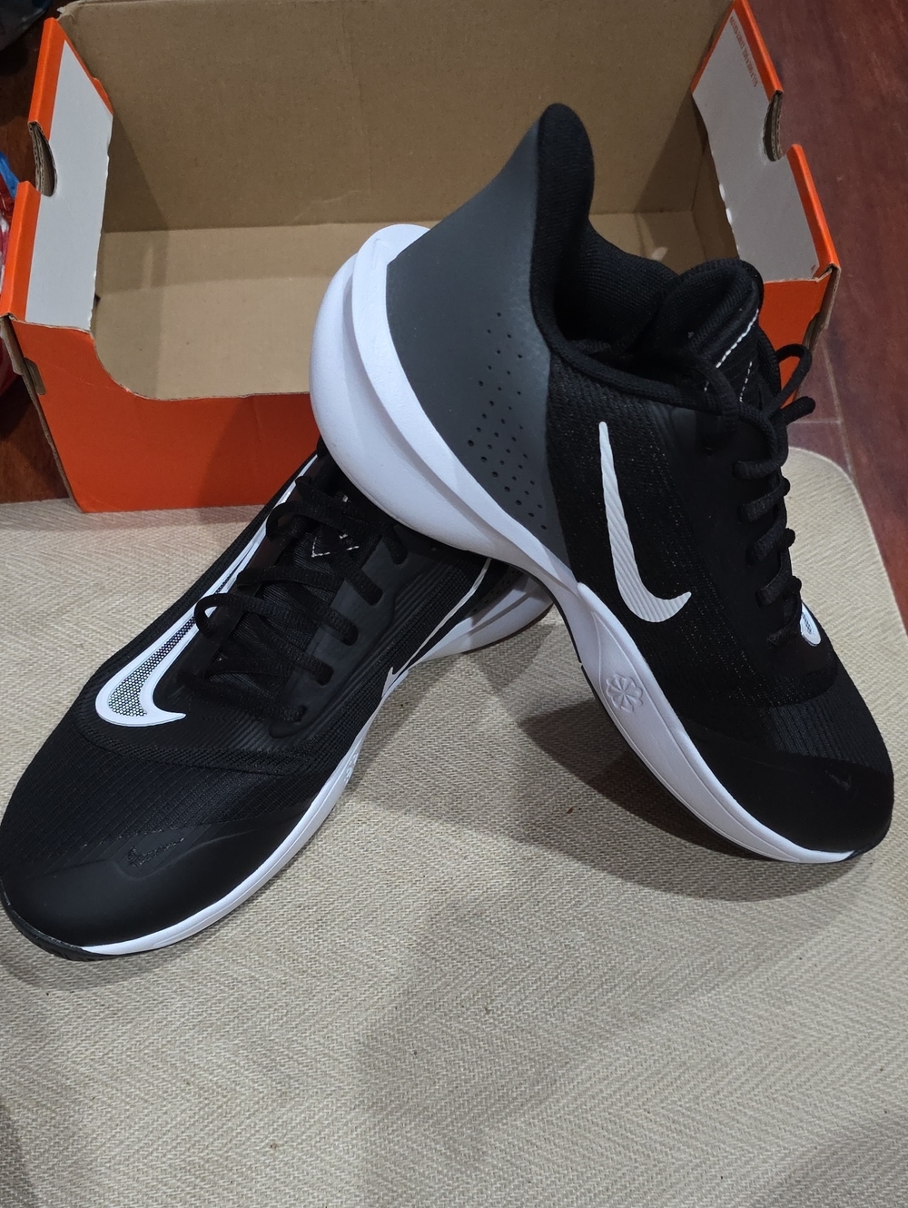 NWB Men’s size 9 Nike Precision VII Sneakers